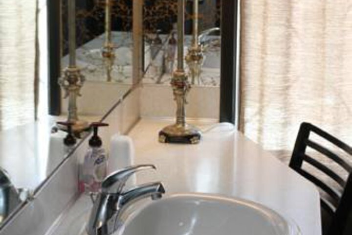 LUX ROOMS