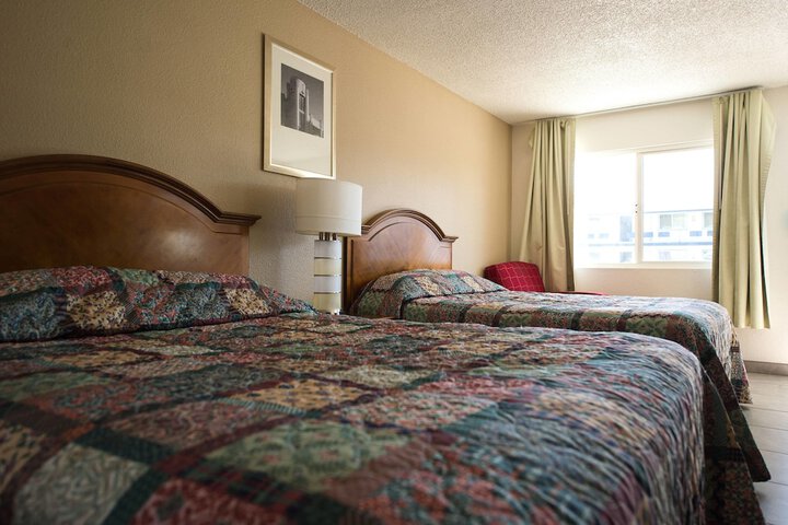 Room 9 of 16