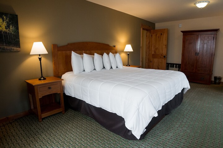 Room 65 of 191