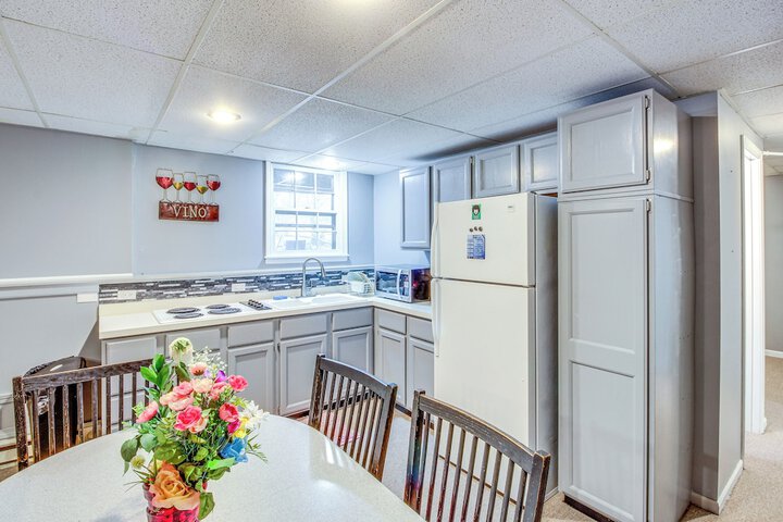 Shawnee Vacation Rental 11 Mi to Kansas City!
