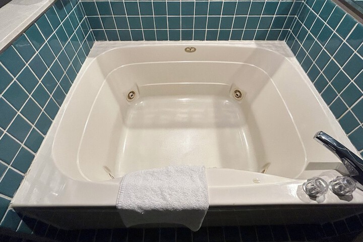 Hot Tub 53 of 60