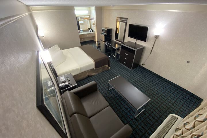 Room 50 of 68