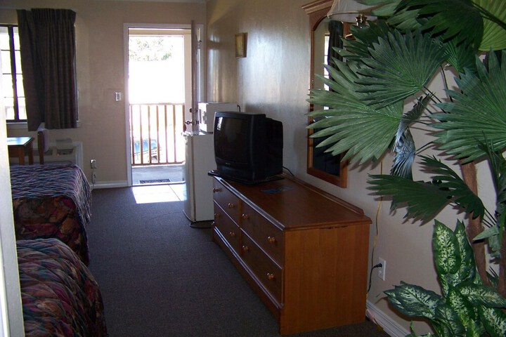 Room 10 of 16