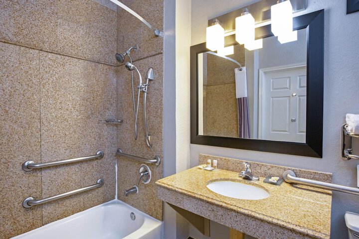 La Quinta Inn & Suites by Wyndham Pearland - Houston South