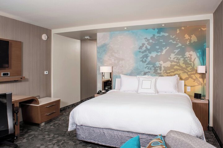 Room 27 of 43