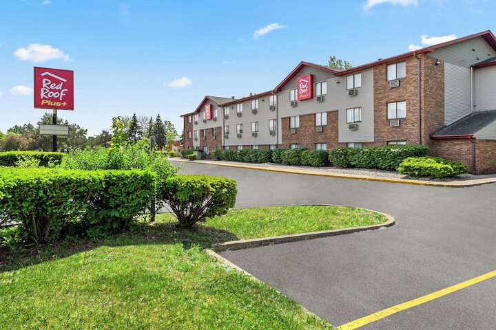 Red Roof Inn PLUS+ Belleville