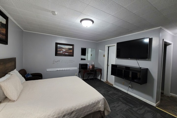 Room 13 of 73