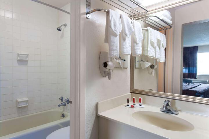 Super 8 by Wyndham Kissimmee