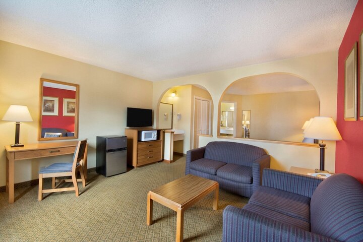 Room 5 of 17