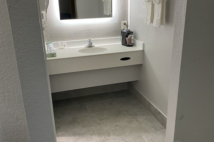 Room 28 of 41
