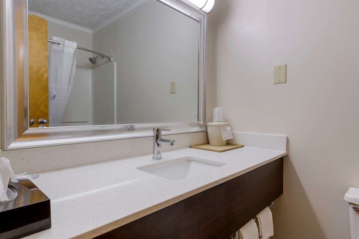 Room 20 of 28