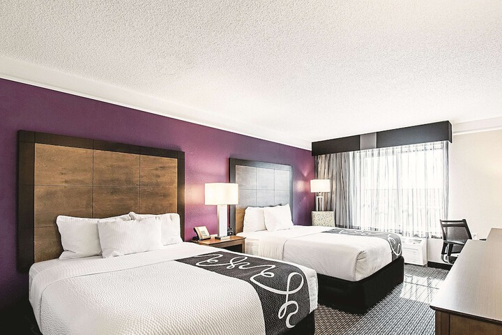 La Quinta Inn & Suites by Wyndham Cincinnati Sharonville