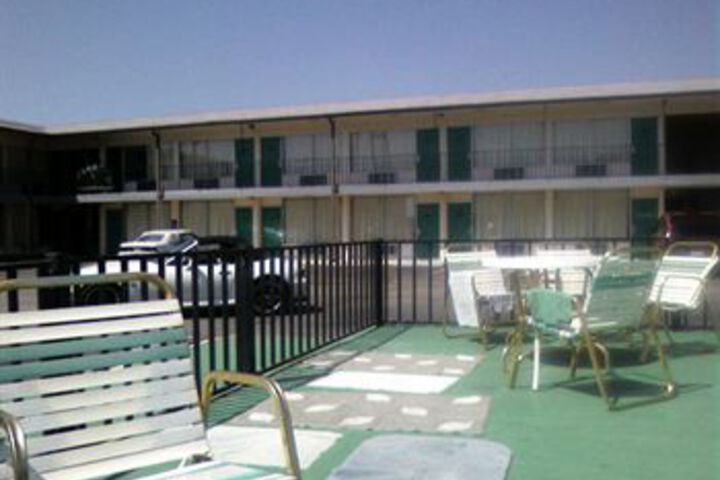 Relax Inn & Suites