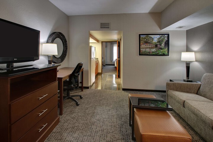 Room 48 of 83