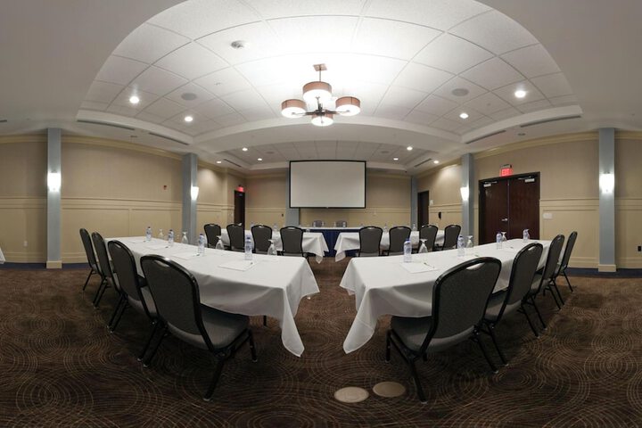 Holiday Inn Detroit Metro Airport by IHG