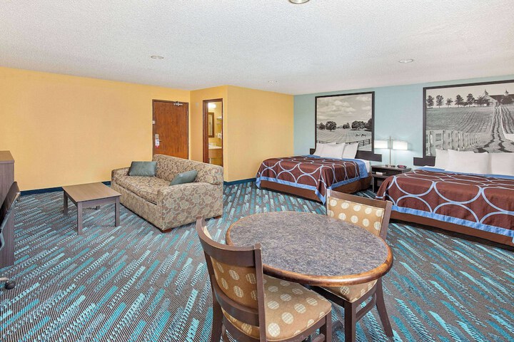 Super 8 by Wyndham Somerset