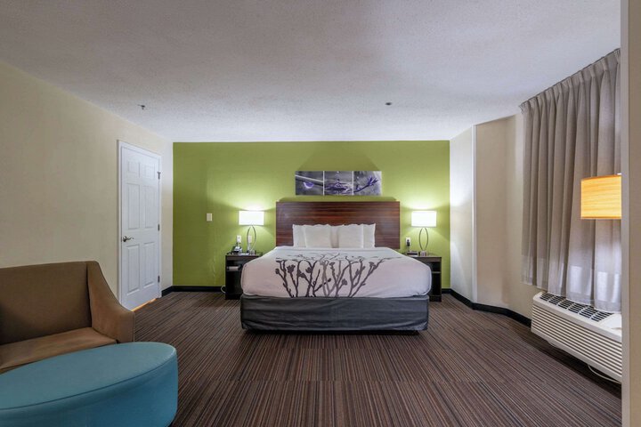 Room 14 of 28