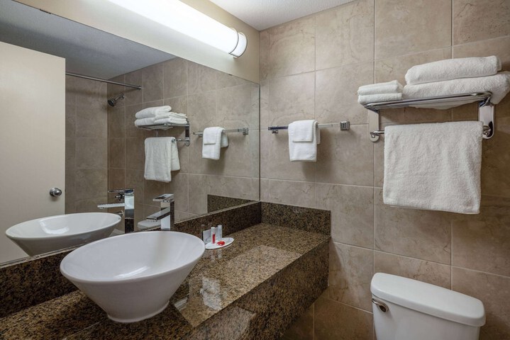 Super 8 by Wyndham Edmonton International Airport