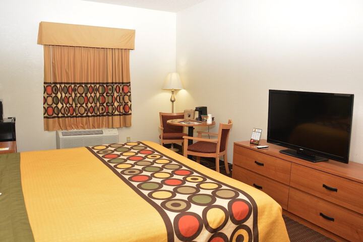 Room 12 of 23