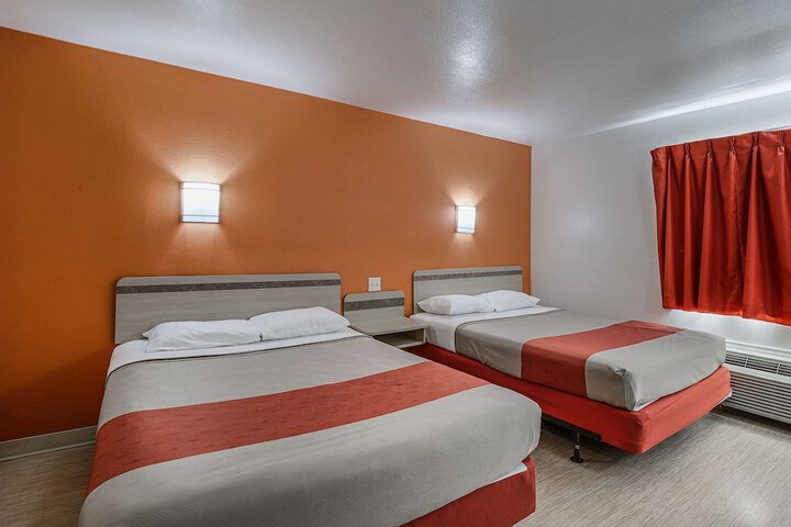 Room 9 of 31