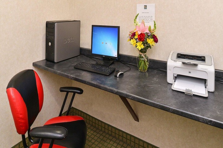 Business Center 39 of 40