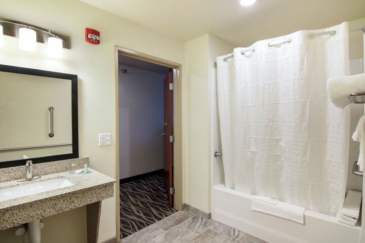 Cobblestone Inn & Suites at UW Stout Downtown Menomonie
