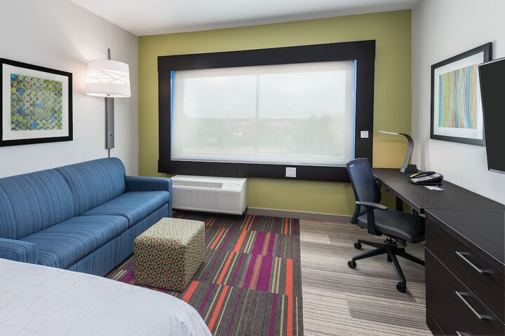 Holiday Inn Express & Suites Bryan - College Station by IHG