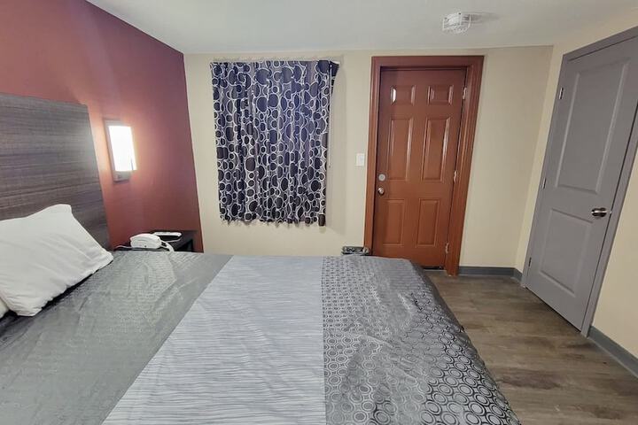 Budget Inn & Suites