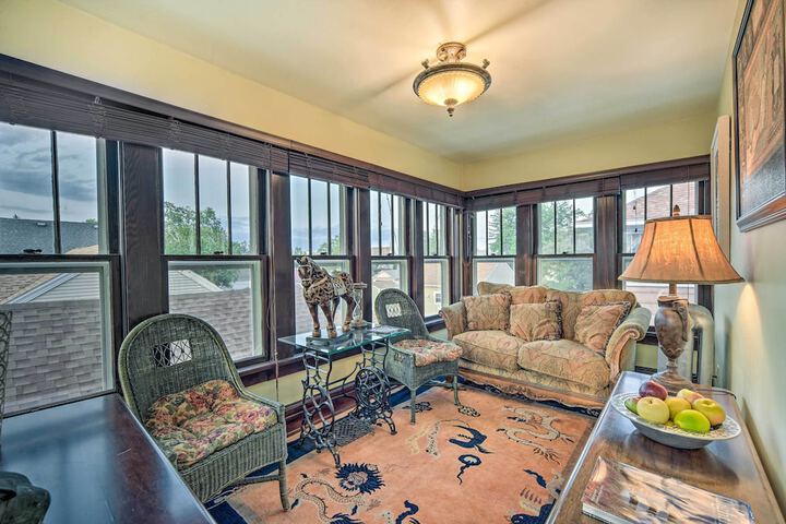 Elegant Superior Getaway 2 Mi to Downtown!
