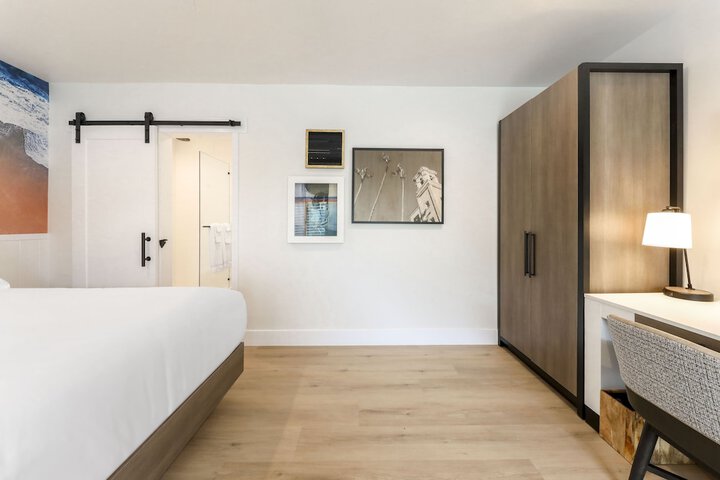 Room 55 of 80