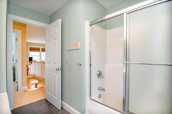 Stunning 5 Bdr Walk to York Harbor Beach!