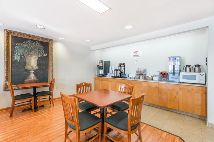 Super 8 by Wyndham Hagerstown / Halfway Area