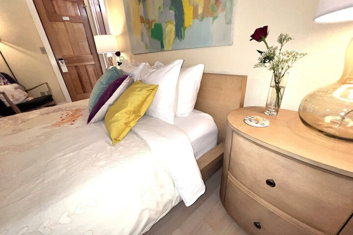 Room 52 of 123