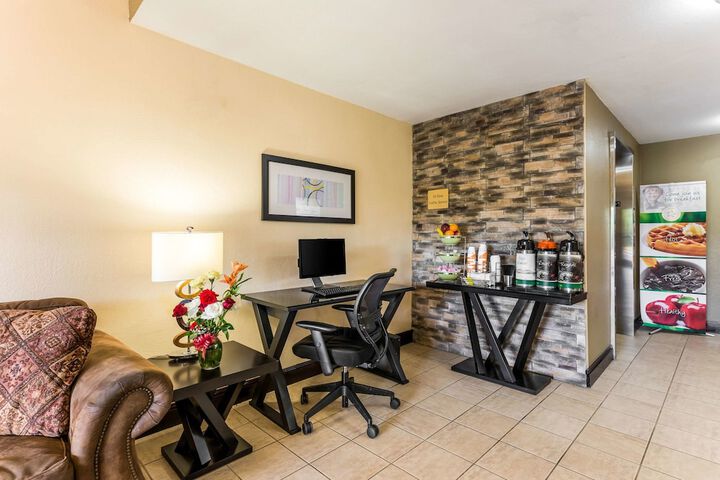 Business Center 28 of 28