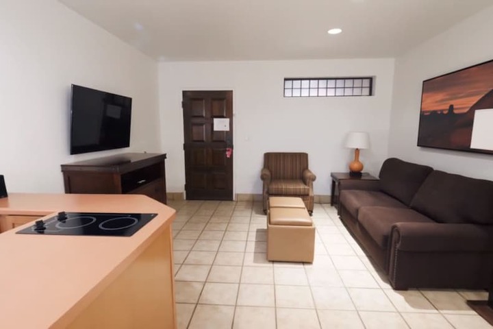 Room 27 of 64