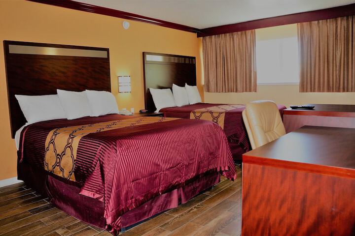 Americas Deluxe Inn
