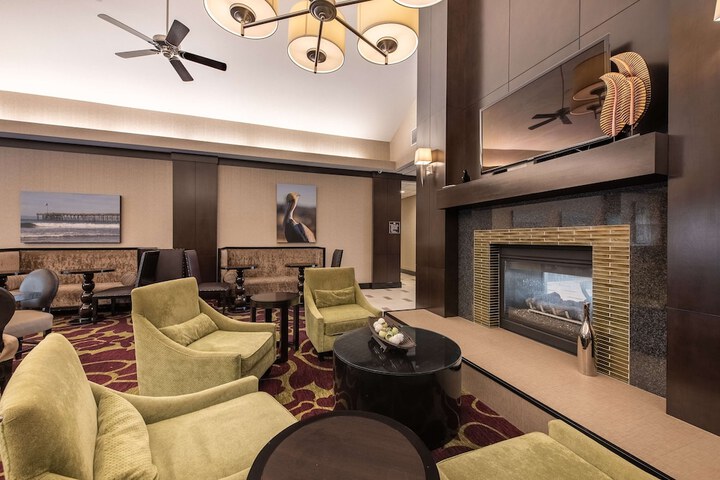 Homewood Suites by Hilton Oxnard / Camarillo