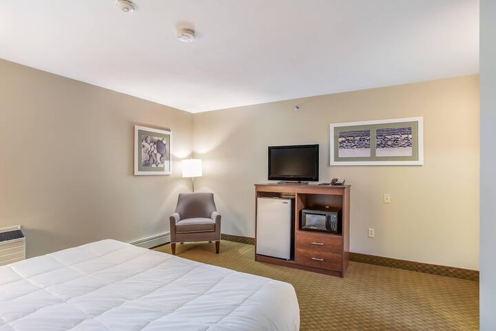 Quality Inn & Suites Gorham Riverside