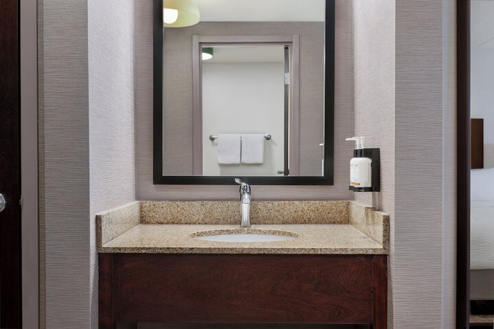 Garner Hotel Wadsworth by IHG