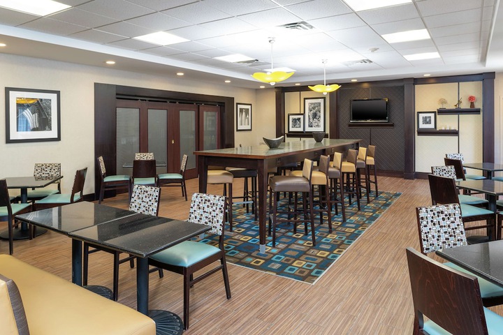 Hampton Inn & Suites Cleveland-Airport / Middleburg Heights