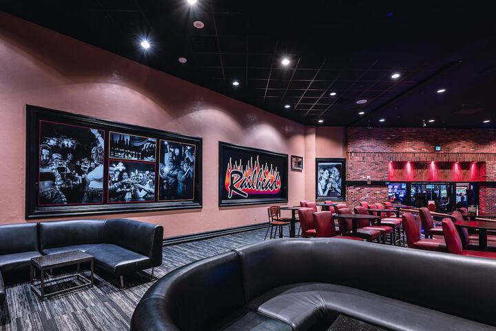 Lounge 52 of 89