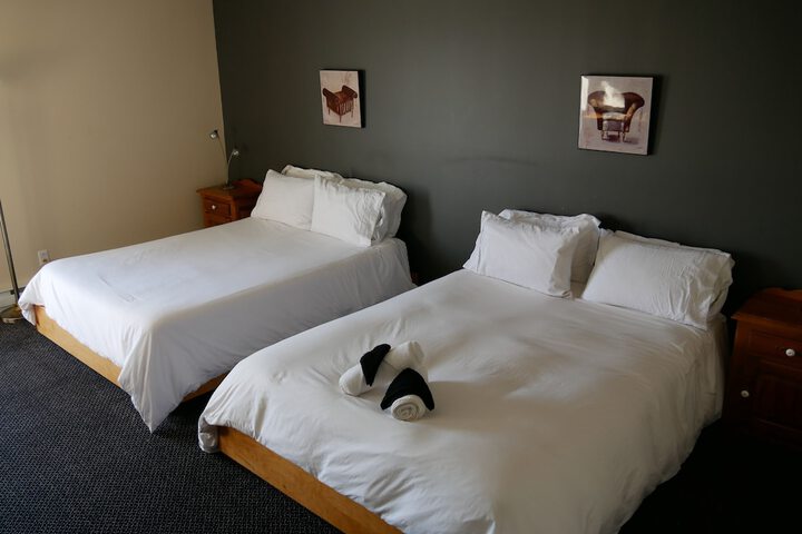 Room 32 of 60