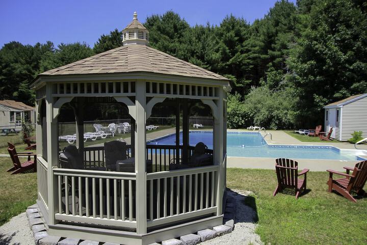 Kennebunk Gallery Motel & Cottages