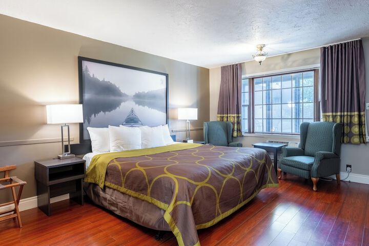 Super 8 by Wyndham Gananoque / Country Squire Resort