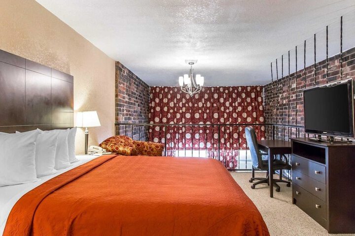 Room 28 of 43