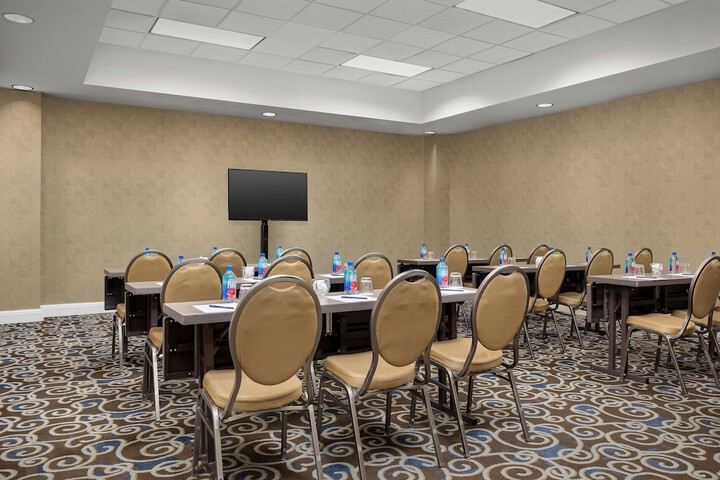 DoubleTree by Hilton Chicago OHare Airport - Rosemont