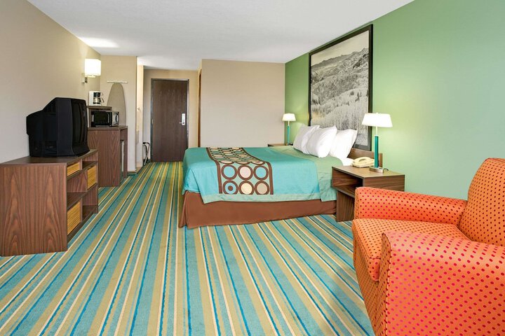 Room 12 of 18