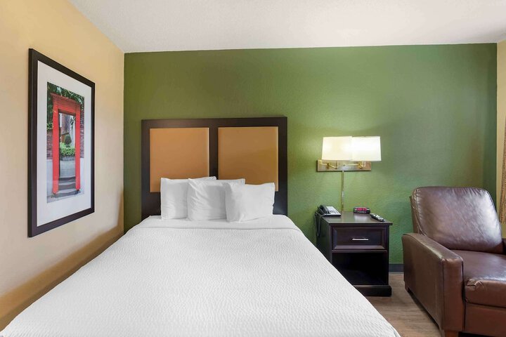 Room 13 of 22