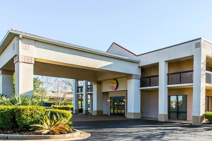 Hotel 8 of 41