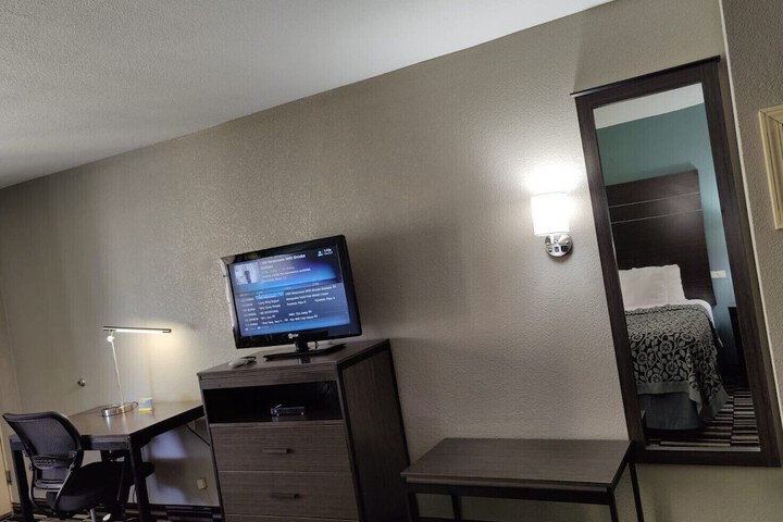 Room 11 of 17